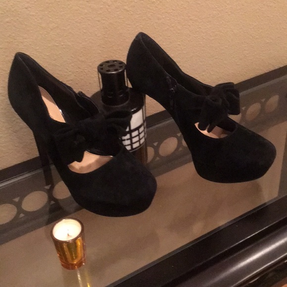 Gianni Bini Shoes - 🌻🌻Gianni Bini Black Suede Bow Round Toe Pump🌻🌻